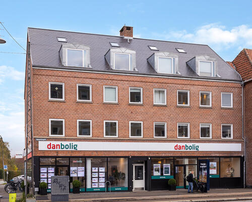 Lækker og ny istandsat 4 værelses lejlighed med adgang til fælles tagterrasse