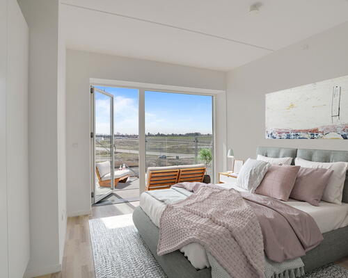 Egedal Stationsby - Lys og indbydende lejebolig med stor hjørne altan og udsigt til markerne