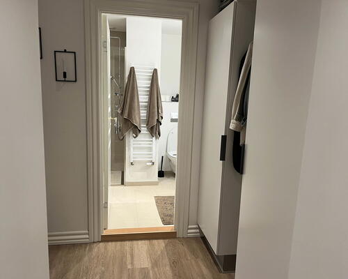 Komplet nyrenoveret 3-værelses på 84 m2 tæt på Aalborg midtby, Station og Busterminal – delevenlig