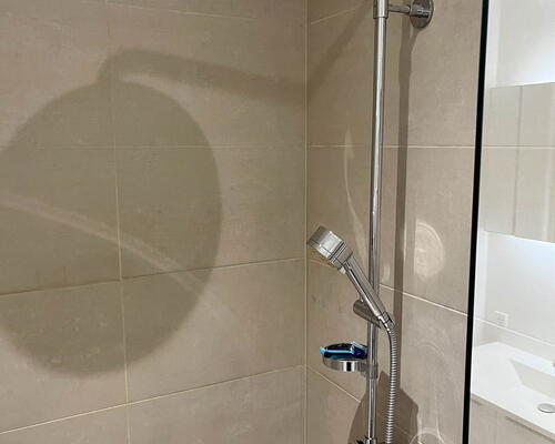 Komplet nyrenoveret 3-værelses på 84 m2 tæt på Aalborg midtby, Station og Busterminal – delevenlig