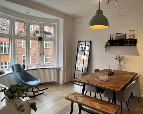 Komplet nyrenoveret 3-værelses på 84 m2 tæt på Aalborg midtby, Station og Busterminal – delevenlig