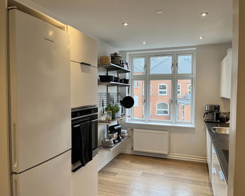 Komplet nyrenoveret 3-værelses på 84 m2 tæt på Aalborg midtby, Station og Busterminal – delevenlig