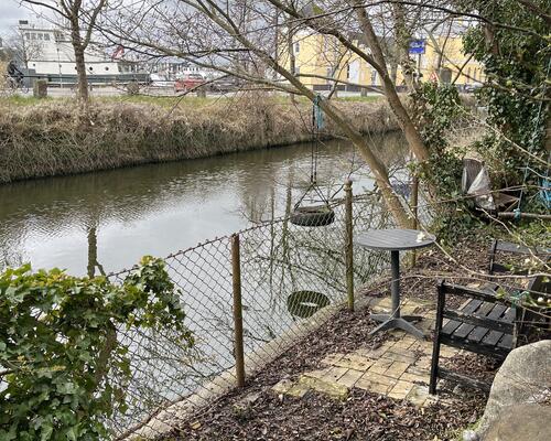 Centralt beliggende med fælles have...