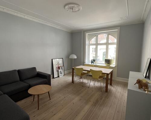 Flot møbleret lejlighed | København V.
