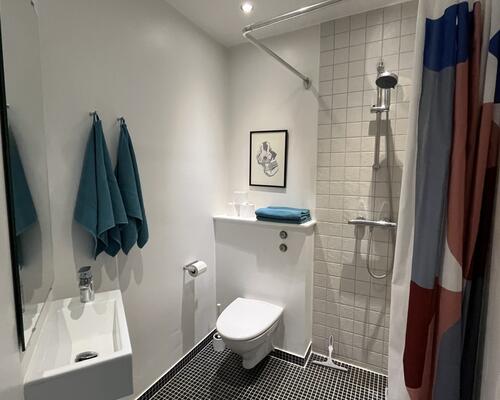 Flot møbleret lejlighed | København V.