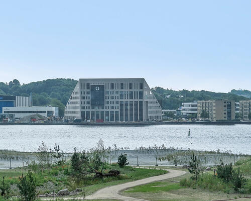 Lys og moderne 5-værelses lejlighed med fjordudsigt i Nørresundby