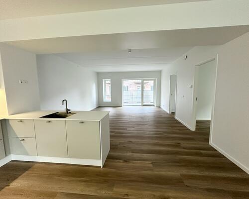 Lys 4-værelses lejlighed med altan i Nørresundby