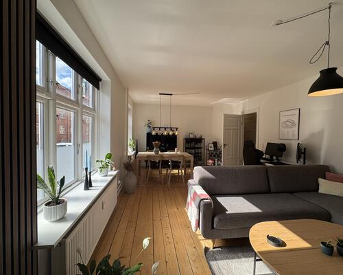 Lys 2-værelses lejlighed i Øgadekvarteret nær centrum