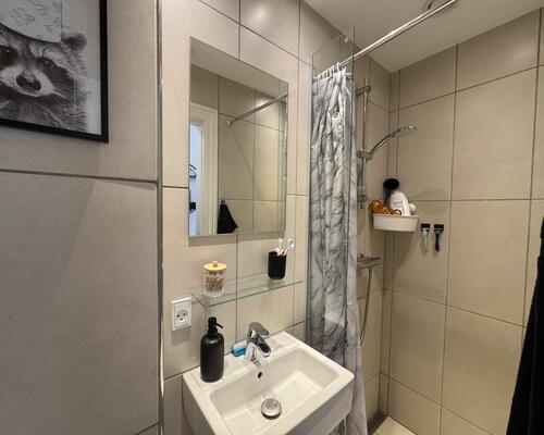 Lys 2-værelses lejlighed i Øgadekvarteret nær centrum