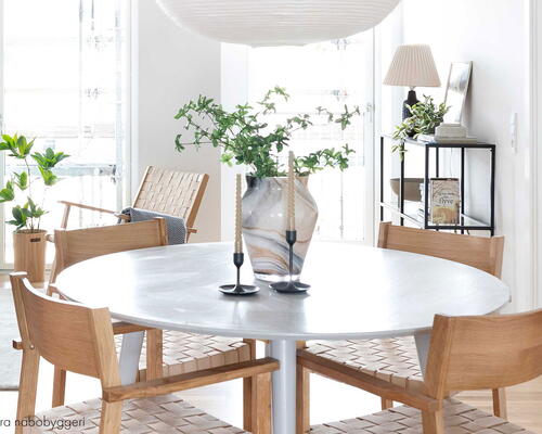 Charmerende 3-værelses lejlighed med egen altan – ideel til par eller mindre familie