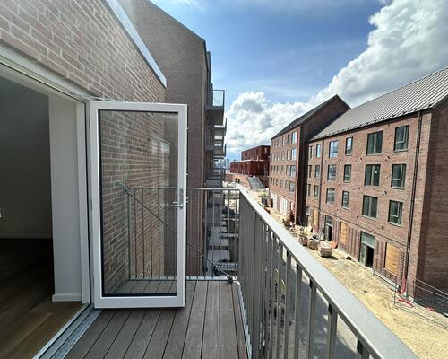 Moderne 4-værelses lejlighed med altan i Nørresundby