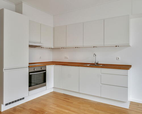 Stor 3-værelses lejebolig i 2 plan - centralt placeret i Vanløse