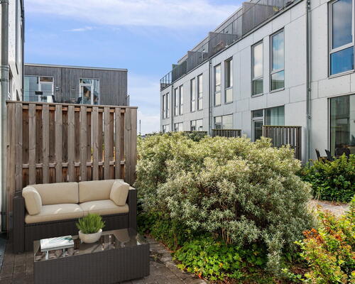 Stor 3-værelses lejebolig i 2 plan - centralt placeret i Vanløse