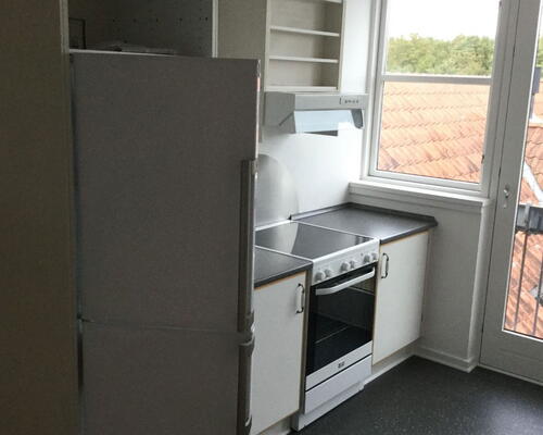 God stor 2 vær. lejebolig på 85 m2. oven på Ølby Centeret