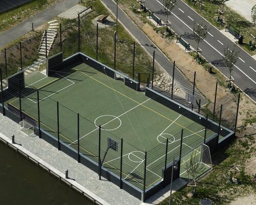 Stor 4-værelses stuelejlighed med to terrasser