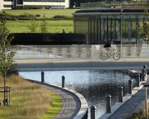 Stor 4-værelses stuelejlighed med to terrasser