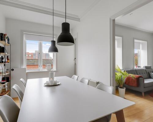 Stor 3-værelses med altan