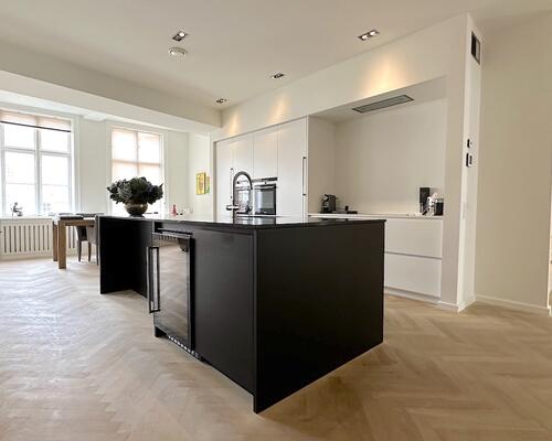 Unik lejlighed med privat altan, i hjertet af København