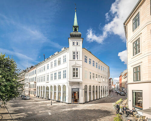 Unik lejlighed med privat altan, i hjertet af København