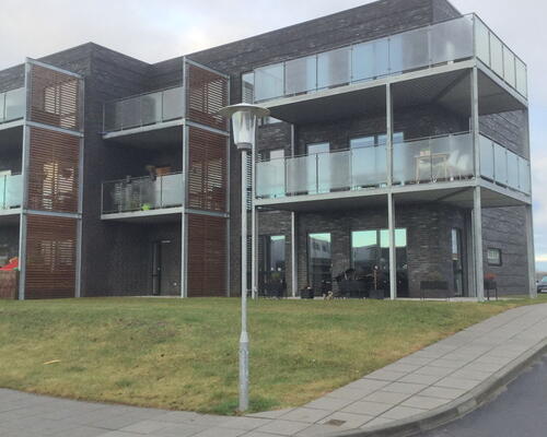 Lys og moderne 3-værelses med stor terrasse