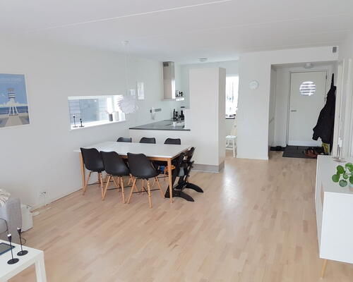 Lys og moderne 3-værelses med stor terrasse