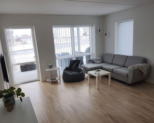 Lys og moderne 3-værelses med stor terrasse