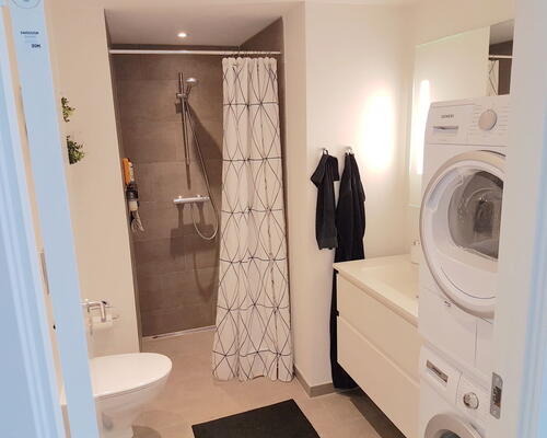 Lys og moderne 3-værelses med stor terrasse