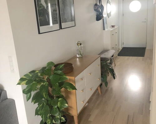 Lys og stor 3-værelses med god terrasse