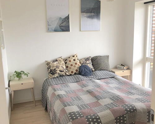 Lys og stor 3-værelses med god terrasse