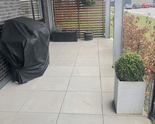 Lys og stor 3-værelses med god terrasse