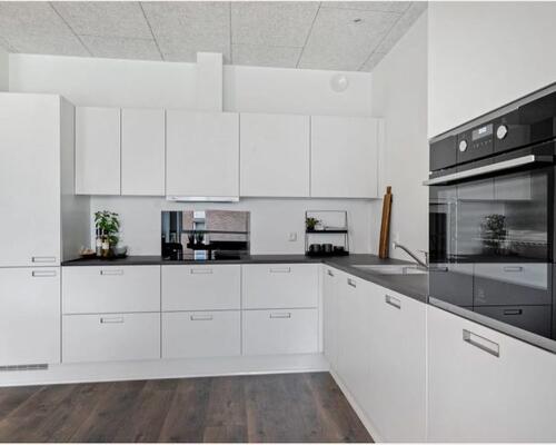 Lys og nyere 4-værelses lejlighed i Randers NV