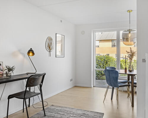 Lejlighed i 2 plan med mindre have beliggende i Tilst - gratis parkering