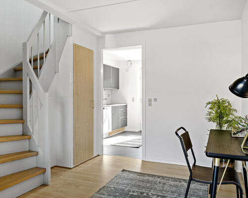 Lejlighed i 2 plan med mindre have beliggende i Tilst - gratis parkering