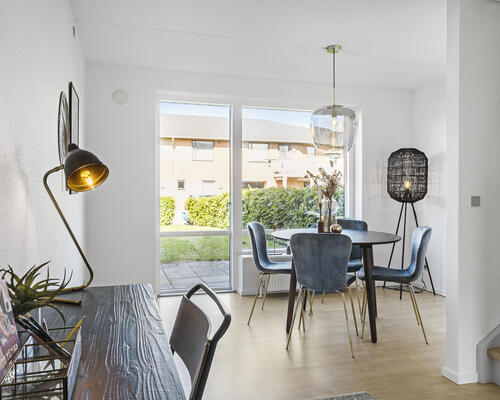 Lejlighed i 2 plan med mindre have beliggende i Tilst - gratis parkering