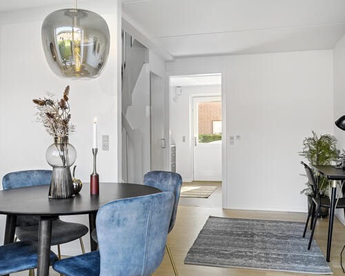 Lejlighed i 2 plan med mindre have beliggende i Tilst - gratis parkering