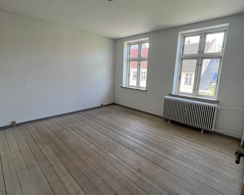 Rummelig 2-vær. i Horsens centrum!