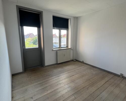 Rummelig 2-vær. i Horsens centrum!