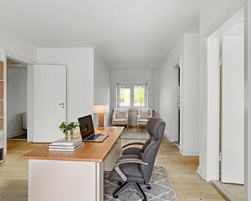 Lys 4-værelses på 81 m2 med tre gode værelser – tæt på indkøb, bus og sport