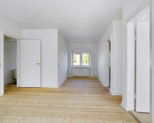 Lys 4-værelses på 81 m2 med tre gode værelser – tæt på indkøb, bus og sport