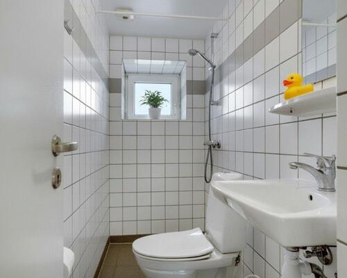 Lys 4-værelses på 81 m2 med tre gode værelser – tæt på indkøb, bus og sport