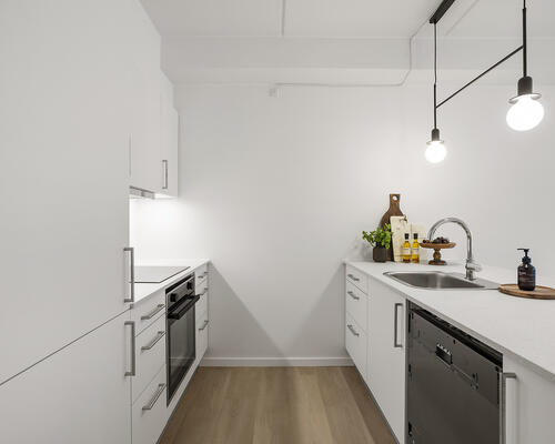 SKØN 3 VÆRELSES MED KØKKEN Ø OG ALTAN!