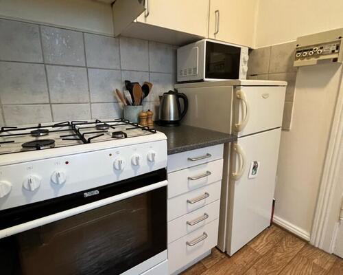 Hyggelig 2-værelses lejlighed med New Yorker-væg