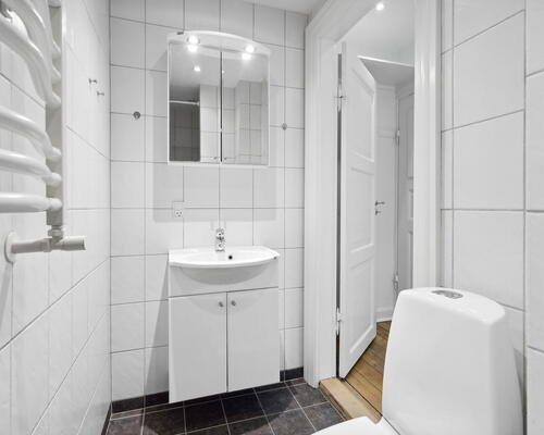 Lys 3-værelses på 89 m2 med altan – 2 minutters gang til gågade og havnefront