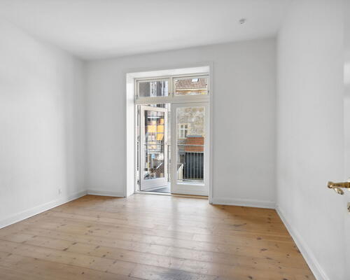 Lys 3-værelses på 89 m2 med altan – 2 minutters gang til gågade og havnefront