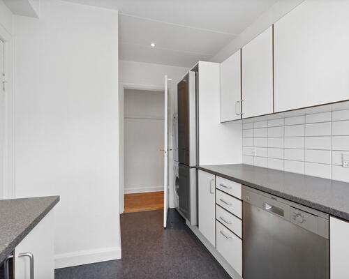 Lys 3-værelses på 89 m2 med altan – 2 minutters gang til gågade og havnefront