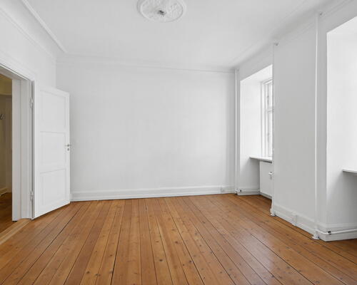 Lys 3-værelses på 89 m2 med altan – 2 minutters gang til gågade og havnefront