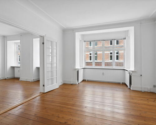 Lys 3-værelses på 89 m2 med altan – 2 minutters gang til gågade og havnefront