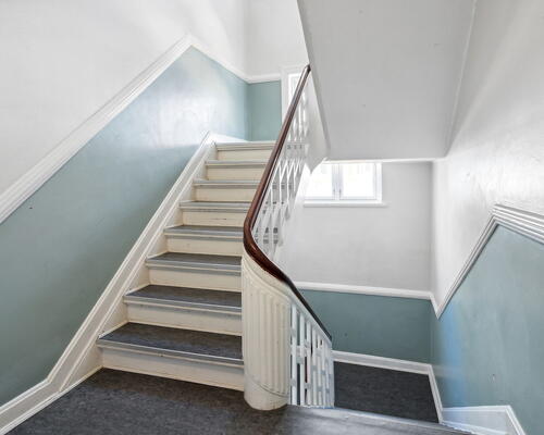 Lys 3-værelses på 89 m2 med altan – 2 minutters gang til gågade og havnefront