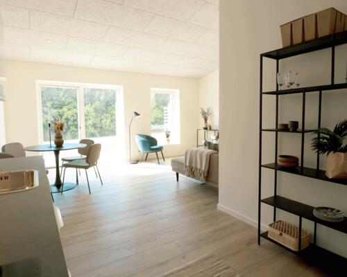 Lækkert 2-værelses rækkehus med god indretning. Obs. alle billeder, plantegninger og visualiseringer er vejledende. Denne bolig er spejlvendt ift. plantegningen.