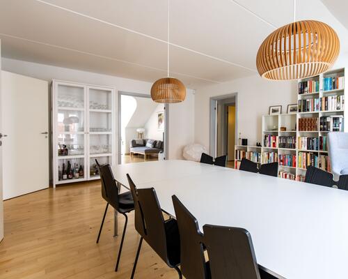 Stor lys 4-værelseslejlighed Vejle centrum